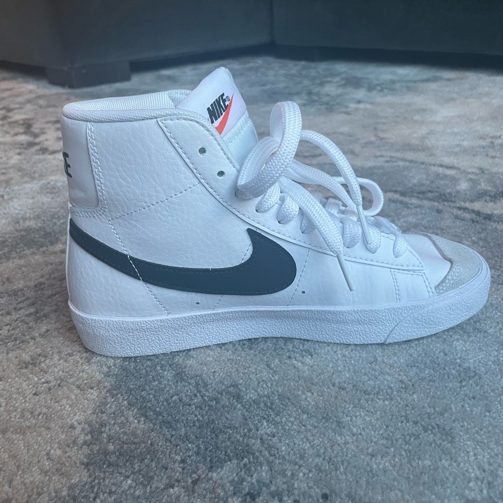 Nike Mid - youth size 4 (womens size 6)